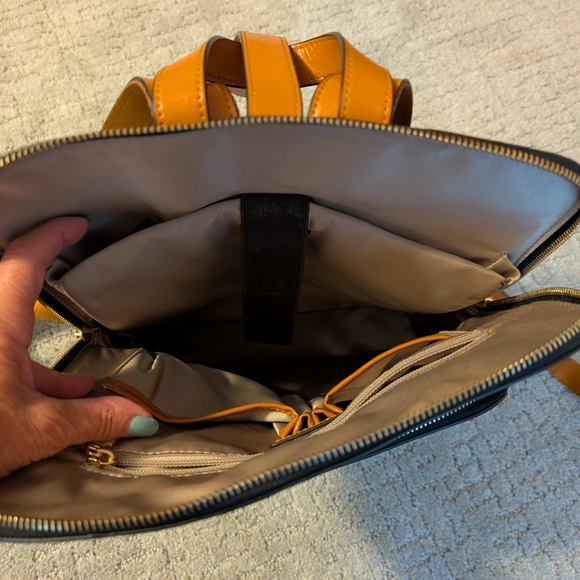 leather backpack - Picture 3 of 4